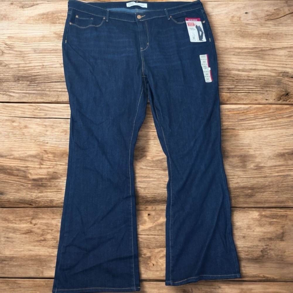 Signature Levi Strauss~Woman Size 24 L (W37xL34) Blue Denim Midrise Bootcut Jean